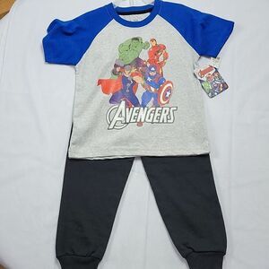 MARVEL AVENGERS.. 2 piece set..